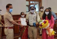 मारहाण झालेल्या कॉन्स्टेबलचा सत्कार; मुंबई पोलिसांकडून हात उगारणाऱ्यांना चपराक