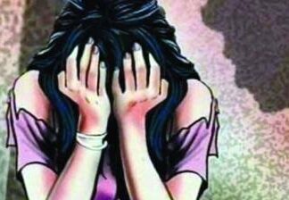 जळगाव : लग्नास नकार दिल्याने, भर रस्त्यात घेतले चुंबन
