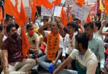 सावित्रीबाई फुले पुणे विद्यापीठात ABVP चे आंदोलन