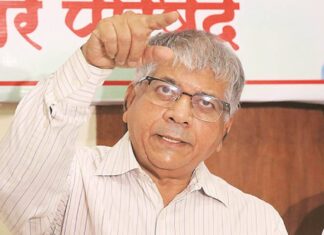 पुतळे जाळा किंवा काहीही करा भूमिका बदलणार नाही – प्रकाश आंबेडकर