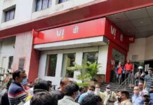 ‘नेट’वर्क गेल्याने ग्राहकांची माथी भडकली, ऑनलाईन परिक्षेतही घोळ