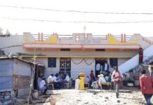दरोडेखोरांच्या हल्ल्यात एकजण जखमी कर्नाटक सीमेवरील तीन गावांत चोरट्यांचा हैदोस, तुंबरपल्लीत लाखांचा ऐवज लंपास