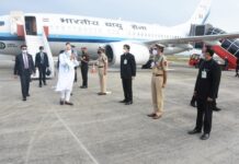 प्रधानमंत्री नरेंद्र मोदी यांचे पुणे विमानतळावर आगमन, सिरम इन्स्टिट्यूटला दिली भेट