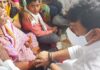 बिबट्याच्या हल्यात मृत्युमुखी पडलेल्या मुलांच्या घरच्यांची धनजय मुंडे यांनी घेतली भेट