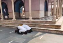 मुस्लिमांची मथुरेतील मंदिरात नमाज, दोघांवर गुन्हा दाखल