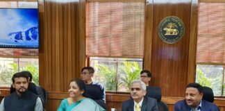 रिझर्व्ह बँकने महागाई लक्षात घेत रेपो रेट 4% ठेवला, बँक दरामध्ये कोणताही बदल नाही