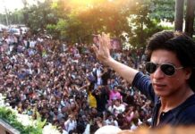 ‘इस बार का प्यार, थोडा दूरसे मेरे यार’ किंग खान शाहरुखचे चाहत्यांना आवाहन