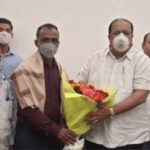 ‘मंत्र्यांच्या हस्ते होतोय डिसले सरांचा सत्कार’