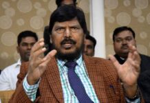 ‘मी पुन्हा येईन’ असं देवेंद्र फडणवीस का म्हणतात ? आठवलेंनी सांगितलं गुपित