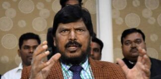 ‘मी पुन्हा येईन’ असं देवेंद्र फडणवीस का म्हणतात ? आठवलेंनी सांगितलं गुपित