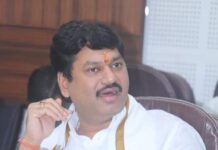‘प्यार किया तो डरना क्या ?’ शिवसेनेचे मंत्री धनंजय मुंडेंच्या मदतीला