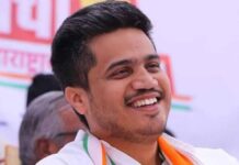 काकांना फॉलो करतोय पुतण्या, राष्ट्रवादीचे रोहित पवार पहाटे ४ वाजता APMC मार्केटमध्ये