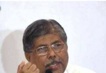 त्या गळाभेटीवर काय म्हणाले चंद्रकांत दादा?