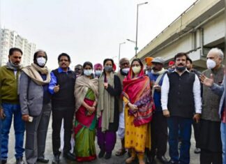 शेतकर्यांना भेटण्याकरिता गेलेल्या “त्या” खासदारांना गाझीपूर सिमेवरच अडवले