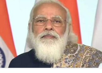 पेट्रोल पंपावरील नरेंद्र मोदींचे फोटो असलेले होर्डींग्ज हटवणार ……