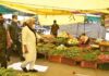 राष्ट्रवादीच्या मंत्र्याने केली चक्क भाजी बाजारात जाऊन पाहणी; कोरोना नियमांचे पालन करण्याचे केले आवाहन
