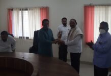 गणेश बाबरे व नितीन नेमाने यांचा माजी आ.प्रकाश डहाके यांचेकडून सत्कार