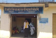 हणेगावच्या मध्यवर्ती बँकेत संथगतीने अनुदान वाटप कर्मचाऱ्यांचा अभाव, दुष्काळी अनुदान न मिळाल्याने शेतकरी हतबल