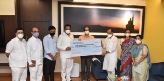 राष्ट्रवादी तर्फे मुख्यमंत्री सहाय्यता निधीला २ कोटीचा धनादेश सुपूर्त !