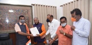 नितीन गडकरी यांना ‘या’ कारणासाठी शिवसेनेच्या चंद्रकांत खैरेंनी दिले एक लाख सह्यांचे निवेदन