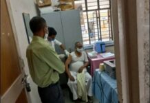 मालेगाव तालुक्यातील लसीकरण केंद्रास जिल्हाधिकार्यांची भेट! घेतला परिस्थितीचा आढावा