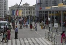 आधी पोटाची सोय लावा आणि नंतरच लॉकडाउन करा
