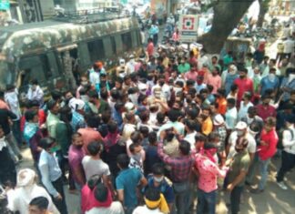 जमावबंदीच्या आदेशांना पायदळी तुडवत अमरावतीत कामगार, व्यापार्यांचा भव्य मोर्चा