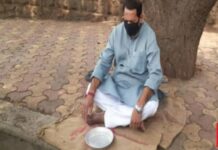 लॉकडाऊनच्या निषेधार्थ कटोरा घेऊन बसलेत ऊदयनराजे भोसले