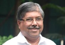 चंद्रकांत दादांनी एकदा चष्म्याच्या काचा स्वच्छ पुसाव्यात : रुपाली चाकणकर