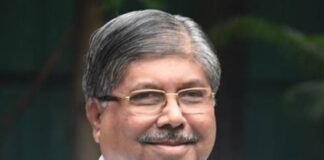 चंद्रकांत दादांनी एकदा चष्म्याच्या काचा स्वच्छ पुसाव्यात : रुपाली चाकणकर