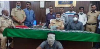 बारामती पोलिसांकडून 20 तलवारींसह एक गावठी पिस्तुल जप्त