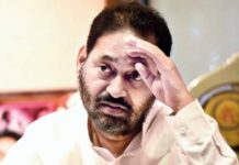 मुंडन करुन ऊर्जामंत्र्यांच्या नावाने केला निषेध व्यक्त