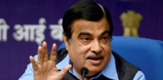 नितीन गडकरी म्हणजे ‘ चुकीच्या पक्षातील चांगला आणि कार्यक्षम माणूस